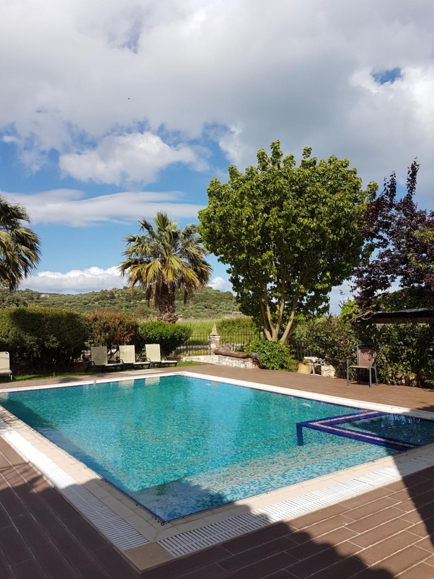 Castello Bellos Villas & Apartments Keri Bagian luar foto