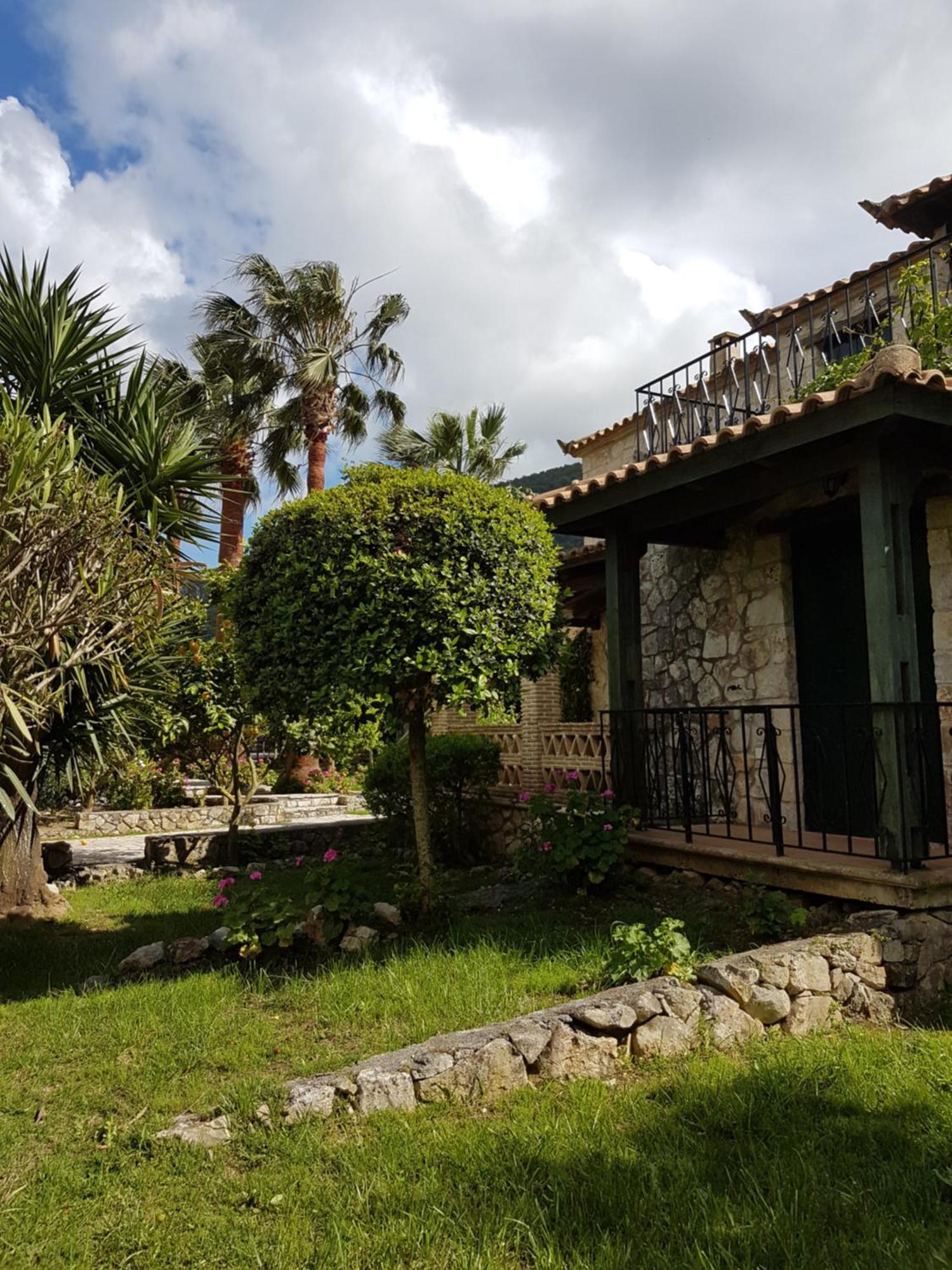 Castello Bellos Villas & Apartments Keri Bagian luar foto