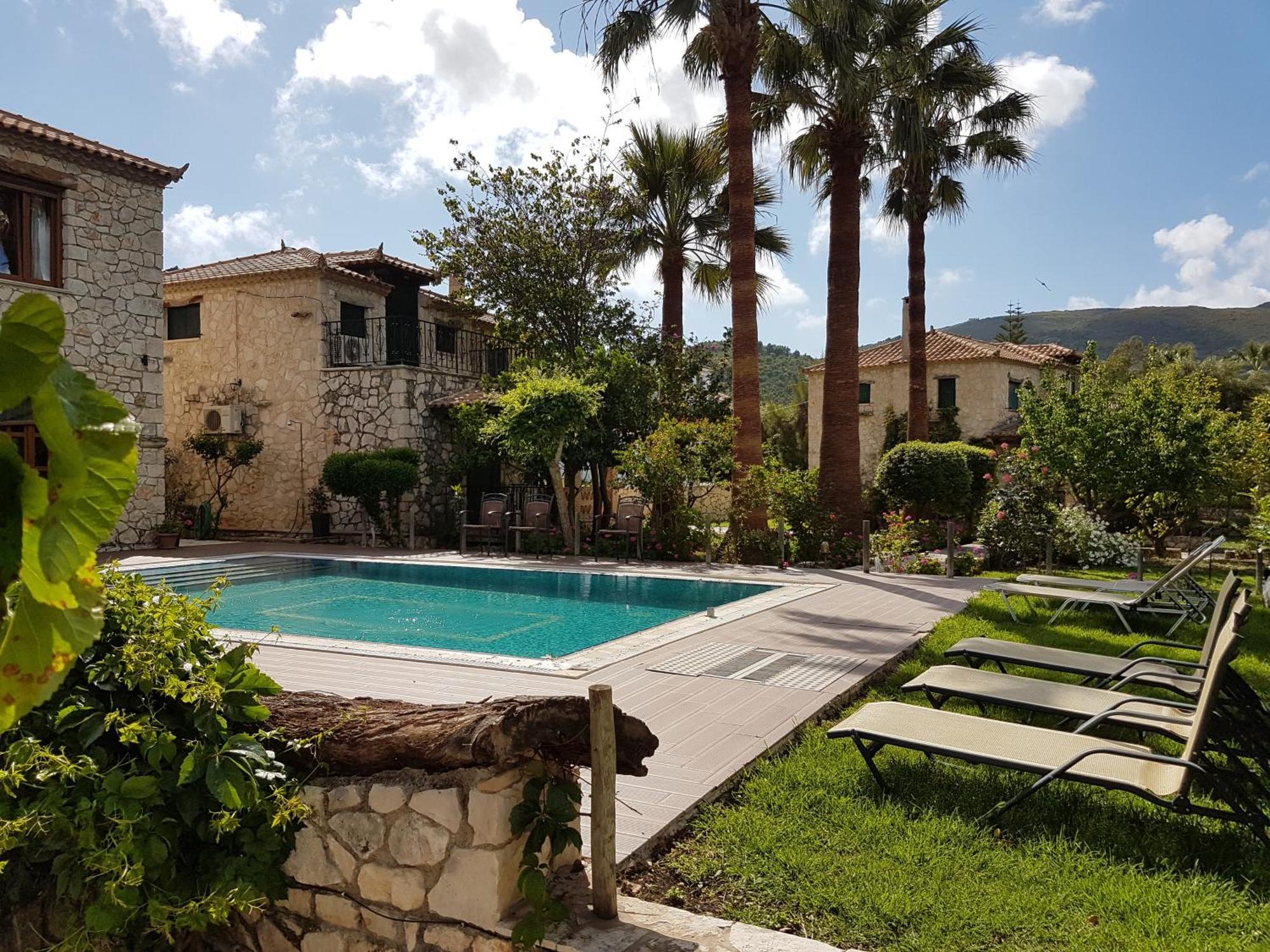 Castello Bellos Villas & Apartments Keri Bagian luar foto