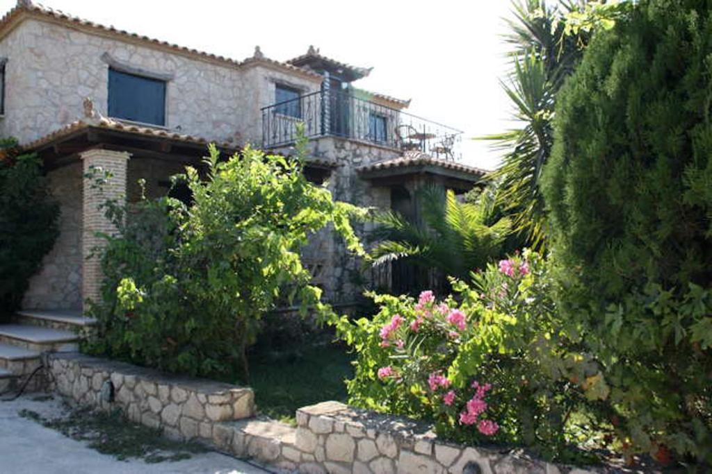 Castello Bellos Villas & Apartments Keri Bagian luar foto