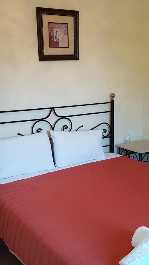 Castello Bellos Villas & Apartments Keri Bagian luar foto