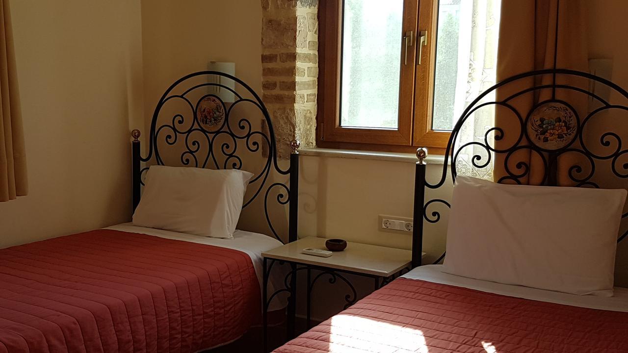 Castello Bellos Villas & Apartments Keri Bagian luar foto