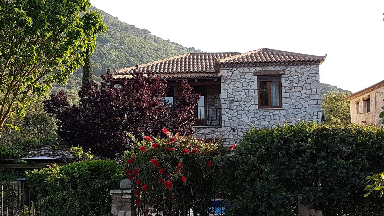 Castello Bellos Villas & Apartments Keri Bagian luar foto