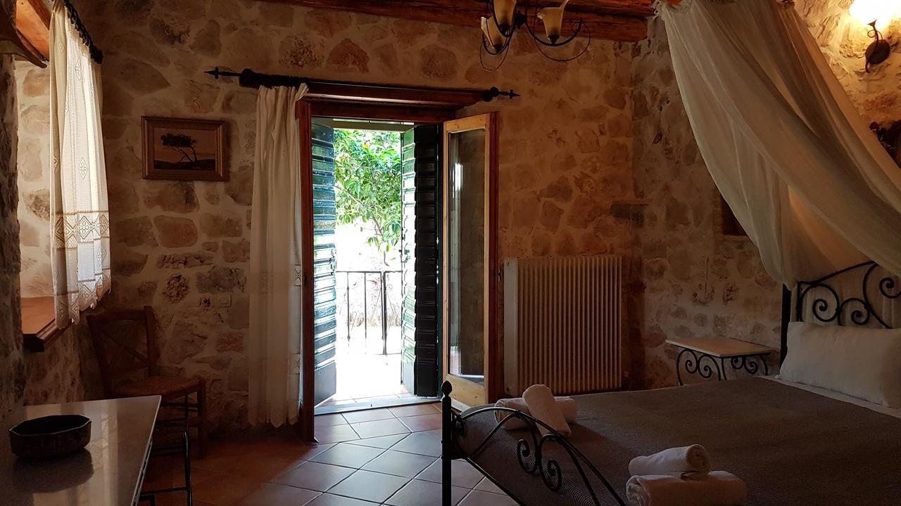 Castello Bellos Villas & Apartments Keri Bagian luar foto